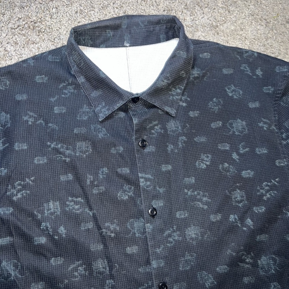 Lululemon Shirt Men Large Airing Easy Short Sleeve Black Button Allover Print